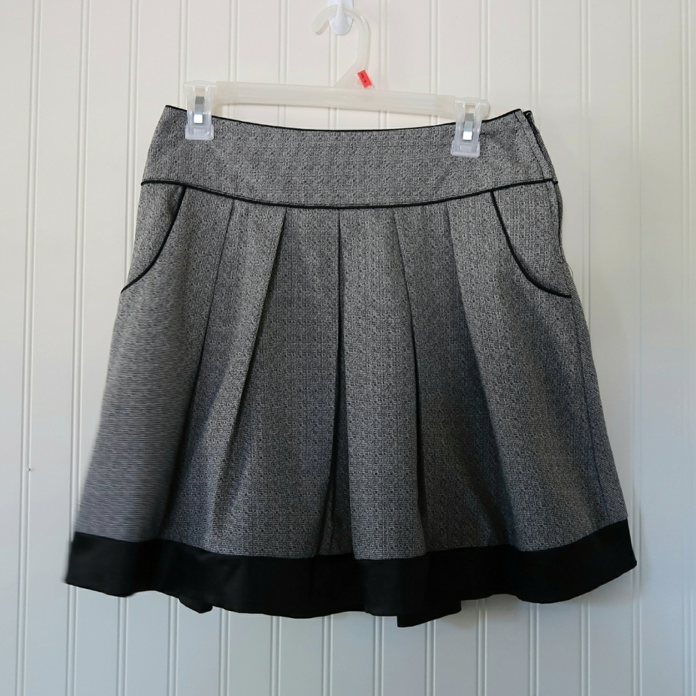 Maurices Women's Short Pleated Skater Skirt Size Small Satin Hem